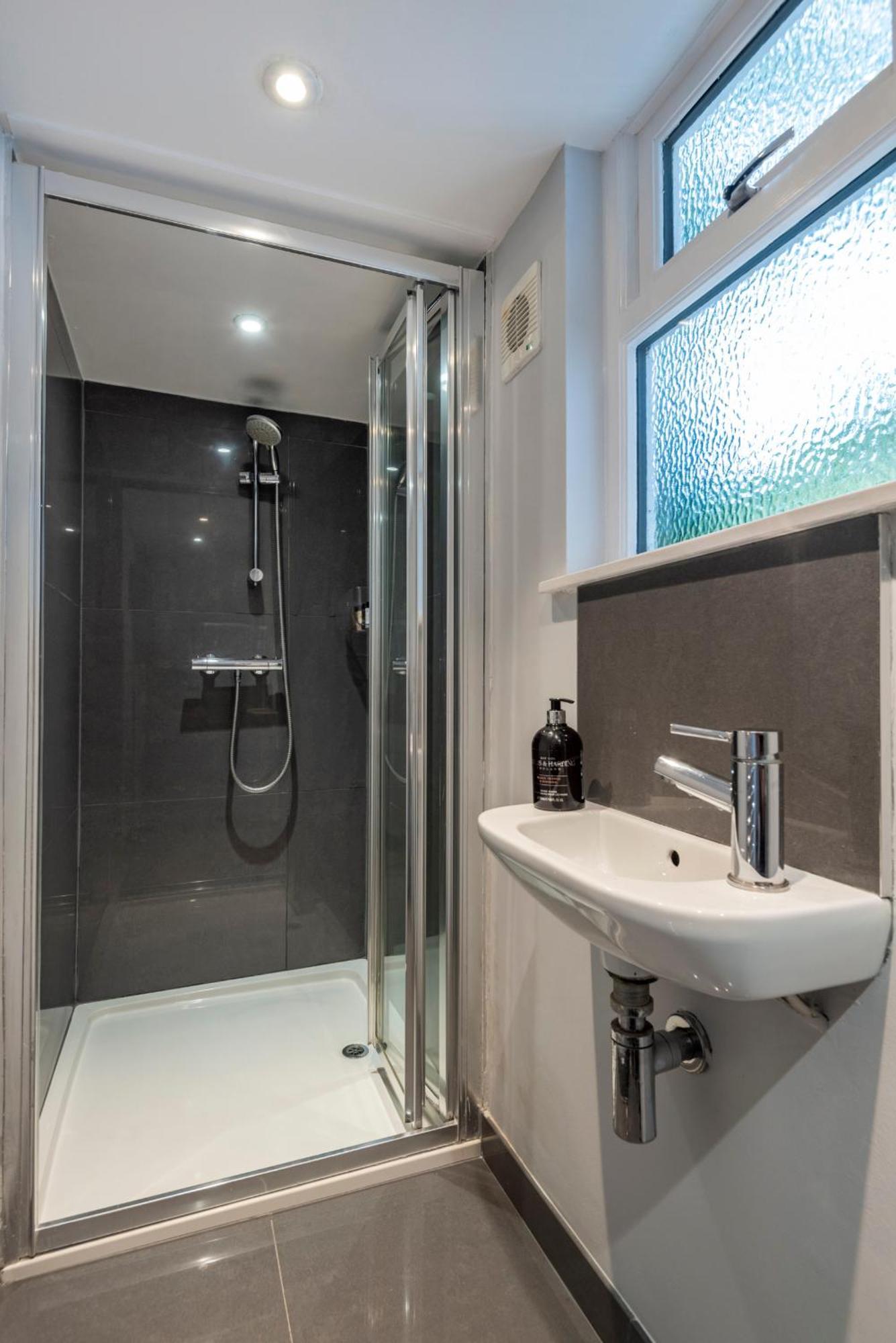 Chic 1-Bed Garden Flat, London, Convenient For Tower Bridge, Great Public Transport Apartment Exterior photo